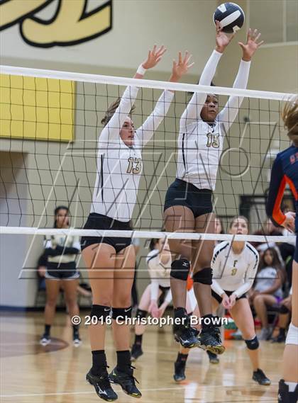 Thumbnail 2 in Foster @ Seven Lakes photogallery.