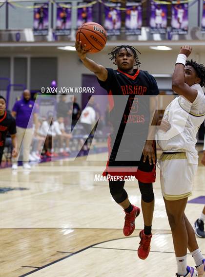 Thumbnail 3 in Fort Wayne Bishop Luers @ New Haven photogallery.