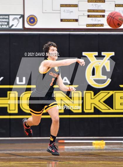 Thumbnail 3 in Oakdale vs. Florin (Mel Good Holiday Classic) photogallery.