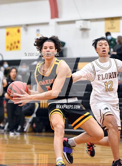 Thumbnail 3 in Oakdale vs. Florin (Mel Good Holiday Classic) photogallery.