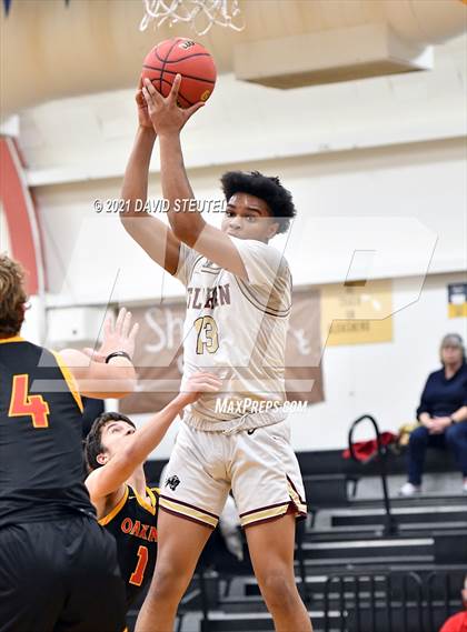 Thumbnail 2 in Oakdale vs. Florin (Mel Good Holiday Classic) photogallery.
