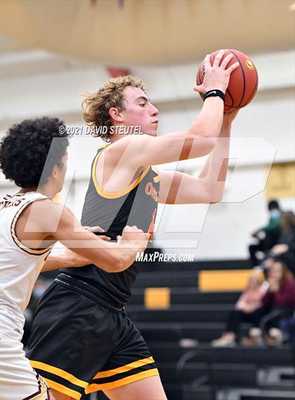 Thumbnail 3 in Oakdale vs. Florin (Mel Good Holiday Classic) photogallery.