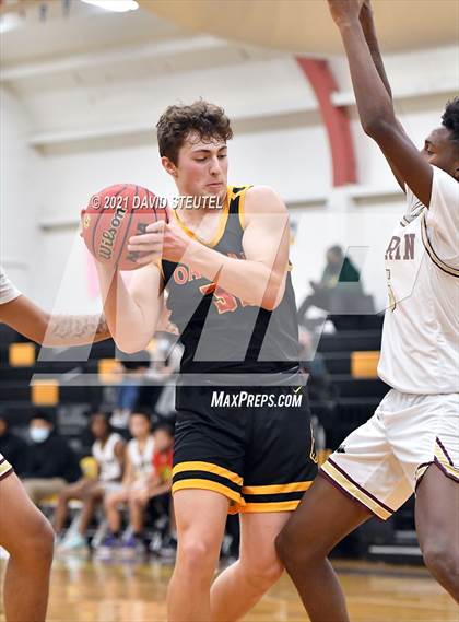 Thumbnail 1 in Oakdale vs. Florin (Mel Good Holiday Classic) photogallery.