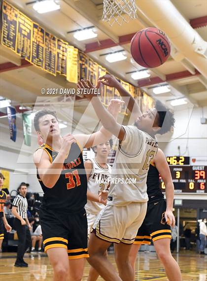 Thumbnail 3 in Oakdale vs. Florin (Mel Good Holiday Classic) photogallery.