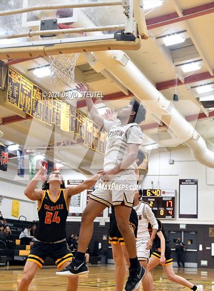 Thumbnail 1 in Oakdale vs. Florin (Mel Good Holiday Classic) photogallery.