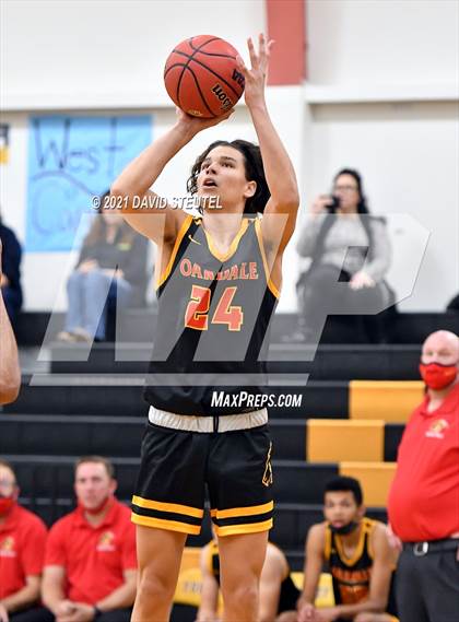 Thumbnail 1 in Oakdale vs. Florin (Mel Good Holiday Classic) photogallery.