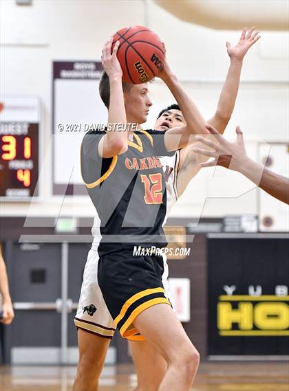Thumbnail 2 in Oakdale vs. Florin (Mel Good Holiday Classic) photogallery.