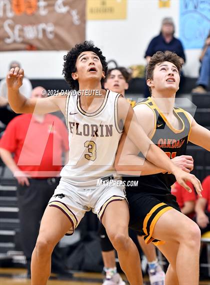 Thumbnail 1 in Oakdale vs. Florin (Mel Good Holiday Classic) photogallery.