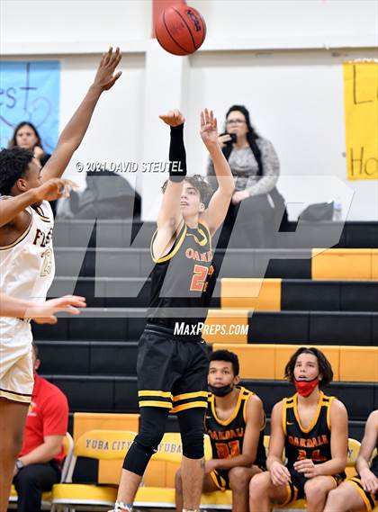 Thumbnail 2 in Oakdale vs. Florin (Mel Good Holiday Classic) photogallery.