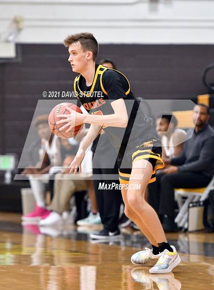 Thumbnail 2 in Oakdale vs. Florin (Mel Good Holiday Classic) photogallery.