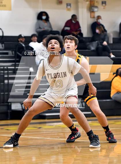 Thumbnail 1 in Oakdale vs. Florin (Mel Good Holiday Classic) photogallery.