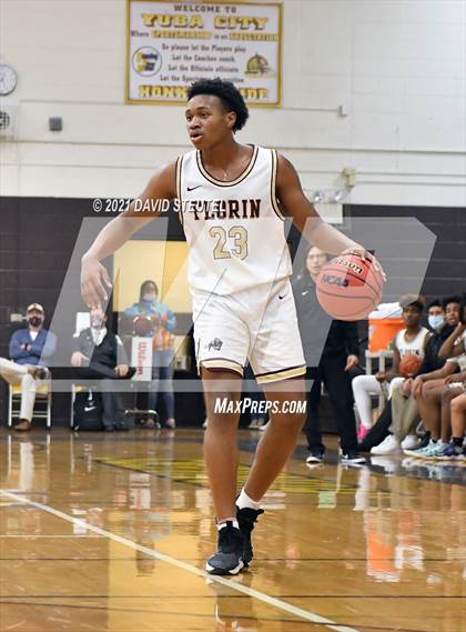 Thumbnail 1 in Oakdale vs. Florin (Mel Good Holiday Classic) photogallery.
