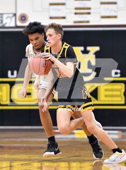 Thumbnail 2 in Oakdale vs. Florin (Mel Good Holiday Classic) photogallery.