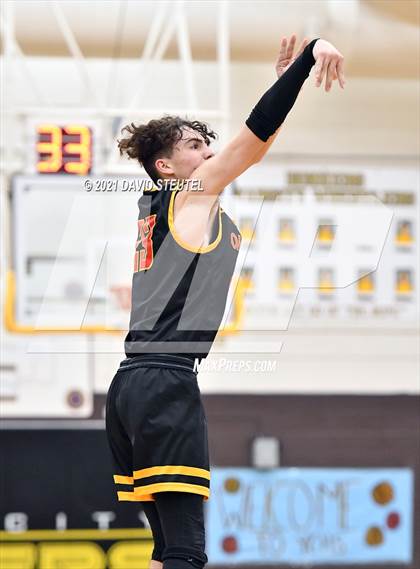 Thumbnail 1 in Oakdale vs. Florin (Mel Good Holiday Classic) photogallery.