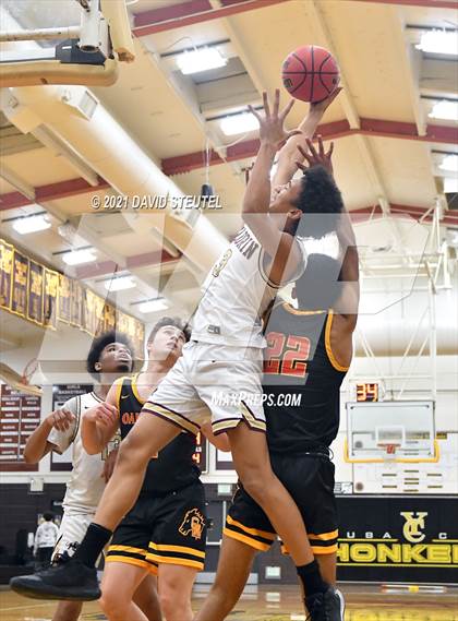 Thumbnail 1 in Oakdale vs. Florin (Mel Good Holiday Classic) photogallery.