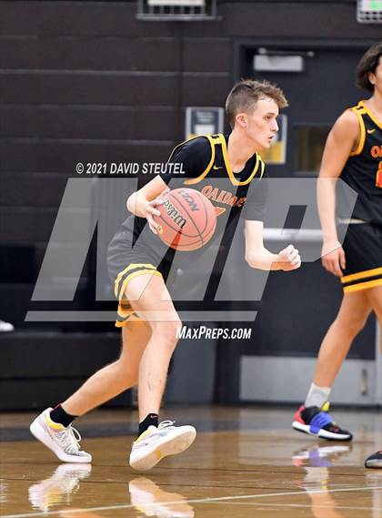 Thumbnail 3 in Oakdale vs. Florin (Mel Good Holiday Classic) photogallery.