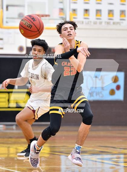 Thumbnail 2 in Oakdale vs. Florin (Mel Good Holiday Classic) photogallery.