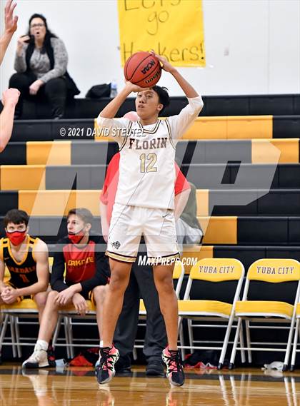 Thumbnail 2 in Oakdale vs. Florin (Mel Good Holiday Classic) photogallery.