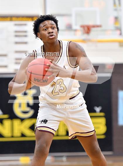 Thumbnail 1 in Oakdale vs. Florin (Mel Good Holiday Classic) photogallery.