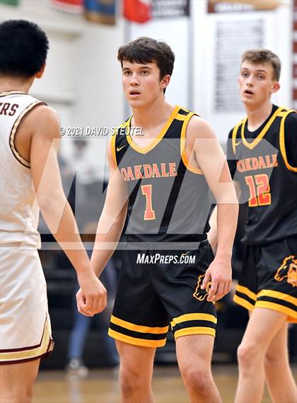 Thumbnail 1 in Oakdale vs. Florin (Mel Good Holiday Classic) photogallery.