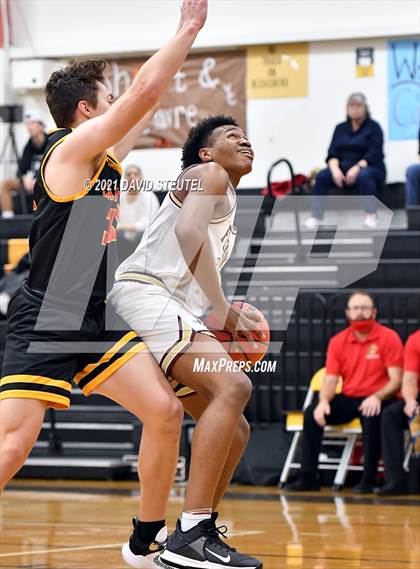 Thumbnail 2 in Oakdale vs. Florin (Mel Good Holiday Classic) photogallery.
