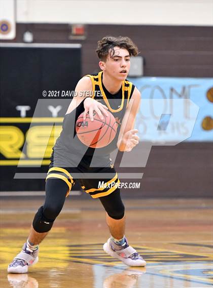 Thumbnail 1 in Oakdale vs. Florin (Mel Good Holiday Classic) photogallery.
