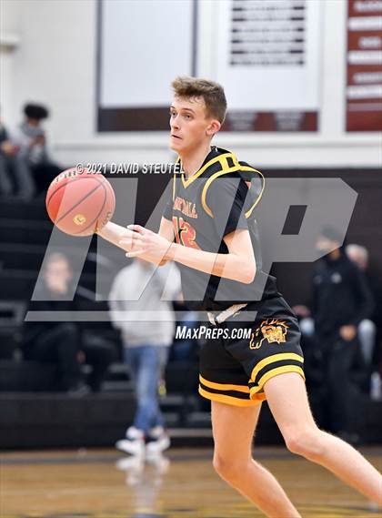 Thumbnail 3 in Oakdale vs. Florin (Mel Good Holiday Classic) photogallery.
