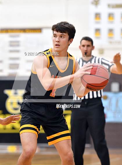 Thumbnail 1 in Oakdale vs. Florin (Mel Good Holiday Classic) photogallery.