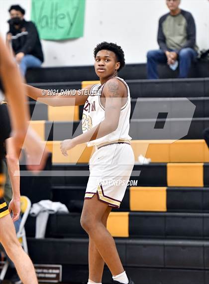 Thumbnail 2 in Oakdale vs. Florin (Mel Good Holiday Classic) photogallery.