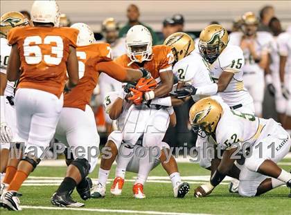 Thumbnail 3 in Bowie vs. DeSoto (Kirk Herbstreit National Kickoff Classic) photogallery.