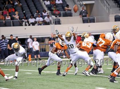 Thumbnail 2 in Bowie vs. DeSoto (Kirk Herbstreit National Kickoff Classic) photogallery.