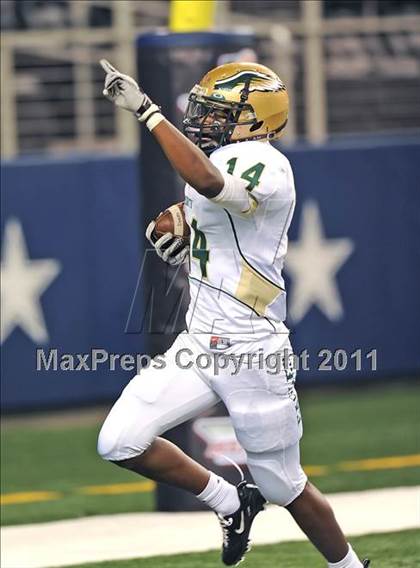 Thumbnail 2 in Bowie vs. DeSoto (Kirk Herbstreit National Kickoff Classic) photogallery.