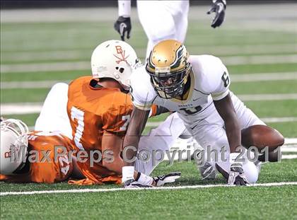 Thumbnail 1 in Bowie vs. DeSoto (Kirk Herbstreit National Kickoff Classic) photogallery.
