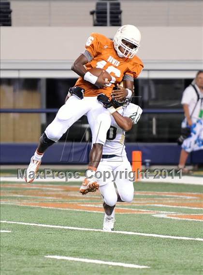 Thumbnail 3 in Bowie vs. DeSoto (Kirk Herbstreit National Kickoff Classic) photogallery.