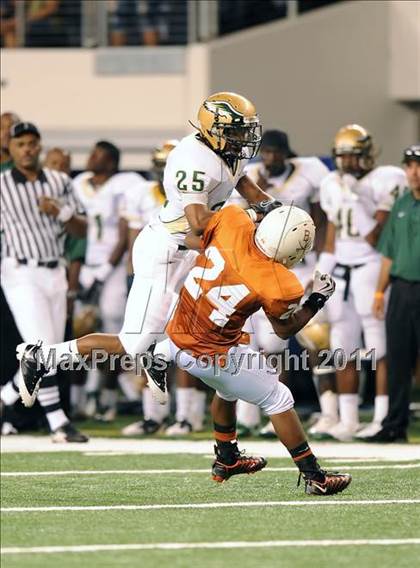 Thumbnail 3 in Bowie vs. DeSoto (Kirk Herbstreit National Kickoff Classic) photogallery.