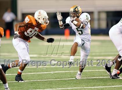 Thumbnail 1 in Bowie vs. DeSoto (Kirk Herbstreit National Kickoff Classic) photogallery.