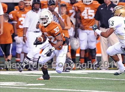 Thumbnail 2 in Bowie vs. DeSoto (Kirk Herbstreit National Kickoff Classic) photogallery.