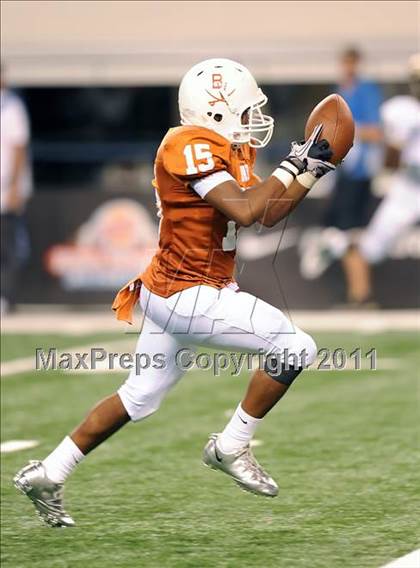 Thumbnail 1 in Bowie vs. DeSoto (Kirk Herbstreit National Kickoff Classic) photogallery.