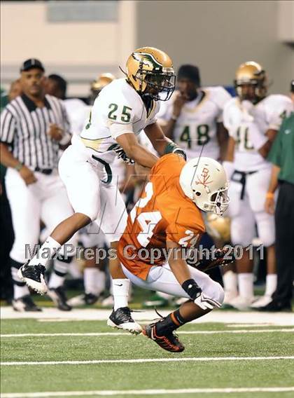 Thumbnail 1 in Bowie vs. DeSoto (Kirk Herbstreit National Kickoff Classic) photogallery.