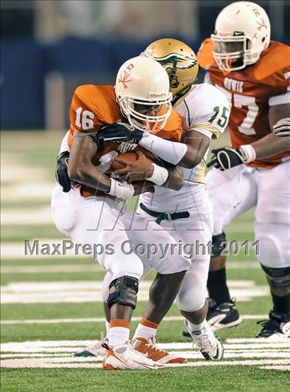 Thumbnail 1 in Bowie vs. DeSoto (Kirk Herbstreit National Kickoff Classic) photogallery.