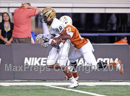 Thumbnail 3 in Bowie vs. DeSoto (Kirk Herbstreit National Kickoff Classic) photogallery.