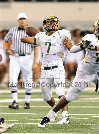 Thumbnail 1 in Bowie vs. DeSoto (Kirk Herbstreit National Kickoff Classic) photogallery.