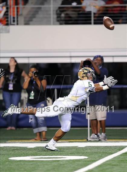Thumbnail 2 in Bowie vs. DeSoto (Kirk Herbstreit National Kickoff Classic) photogallery.