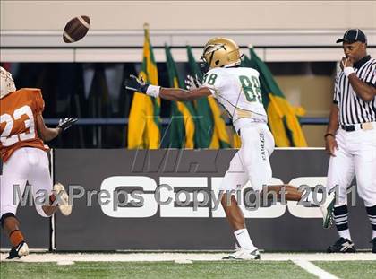 Thumbnail 2 in Bowie vs. DeSoto (Kirk Herbstreit National Kickoff Classic) photogallery.