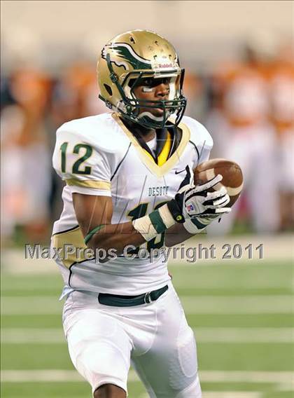 Thumbnail 1 in Bowie vs. DeSoto (Kirk Herbstreit National Kickoff Classic) photogallery.