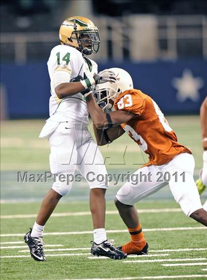 Thumbnail 1 in Bowie vs. DeSoto (Kirk Herbstreit National Kickoff Classic) photogallery.
