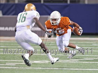 Thumbnail 1 in Bowie vs. DeSoto (Kirk Herbstreit National Kickoff Classic) photogallery.