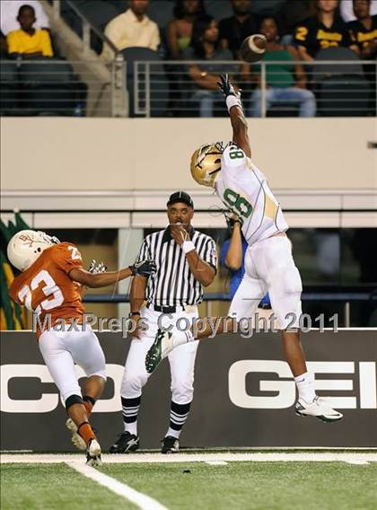 Thumbnail 3 in Bowie vs. DeSoto (Kirk Herbstreit National Kickoff Classic) photogallery.