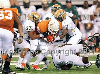Thumbnail 1 in Bowie vs. DeSoto (Kirk Herbstreit National Kickoff Classic) photogallery.