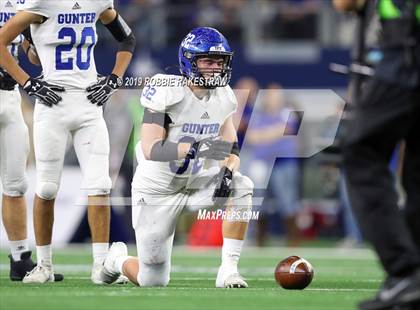 Thumbnail 2 in Gunter vs. Pewitt (UIL 3A Division 2 Final) photogallery.